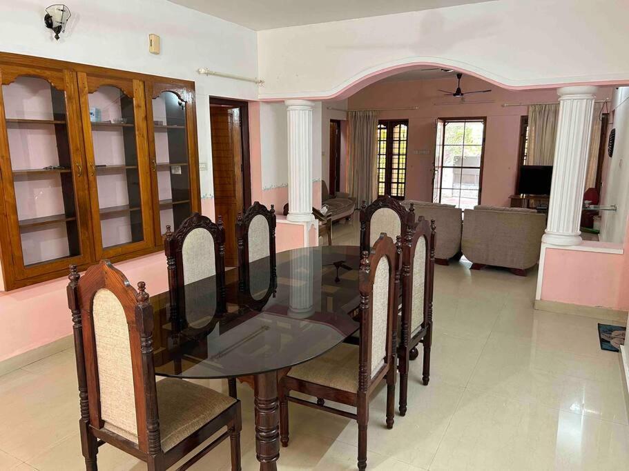 La Casa Trivandrum 4 Bhk Ac Luxury Villa At City Centre, Just 6 Kms To Airport Thiruvananthapuram Exterior photo