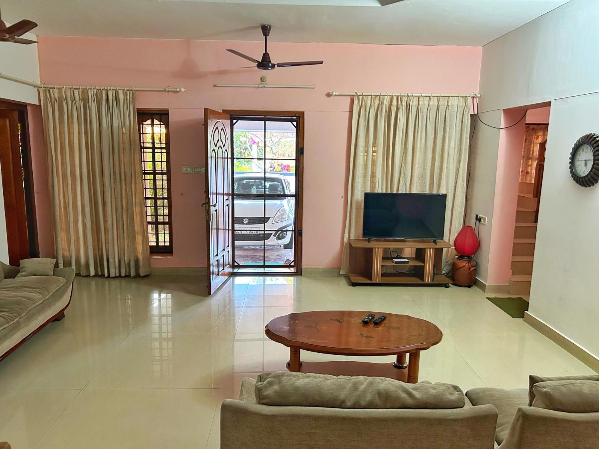 La Casa Trivandrum 4 Bhk Ac Luxury Villa At City Centre, Just 6 Kms To Airport Thiruvananthapuram Exterior photo